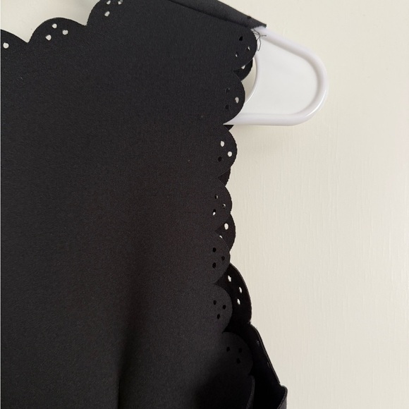 Elegant Little Black Dress - Picture 4 of 5